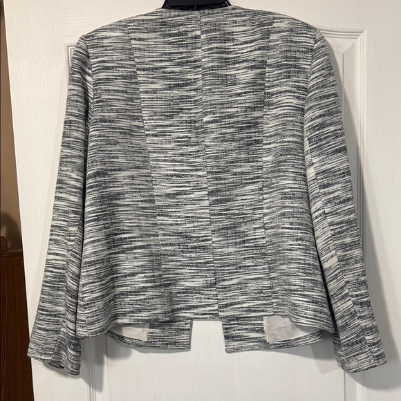 Kasper Monochrome Textured Blazer - Picture 4 of 9